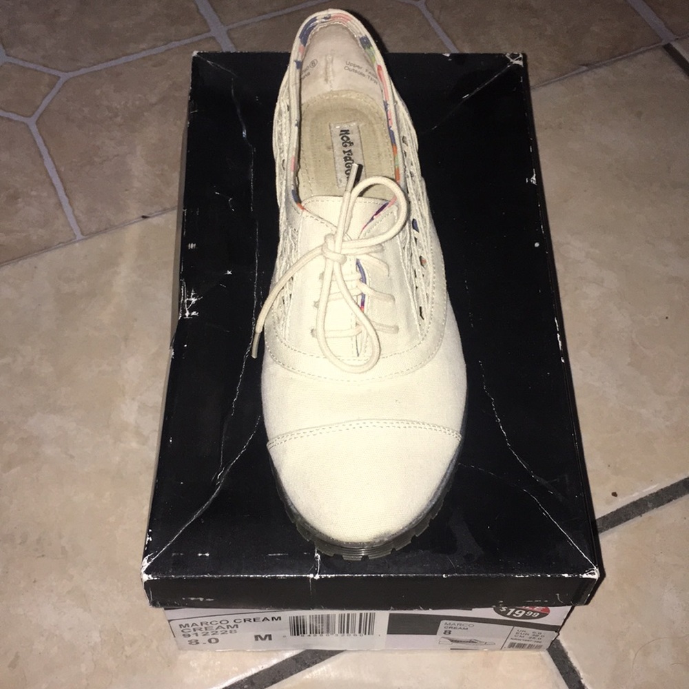 Shoe